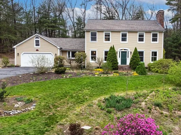7 Foxglove Ln, Amherst, MA 01002