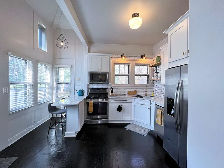 601 Gill Ave — Photo 6