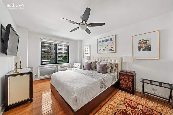 Rented by Sotheby's International Realty | media 51