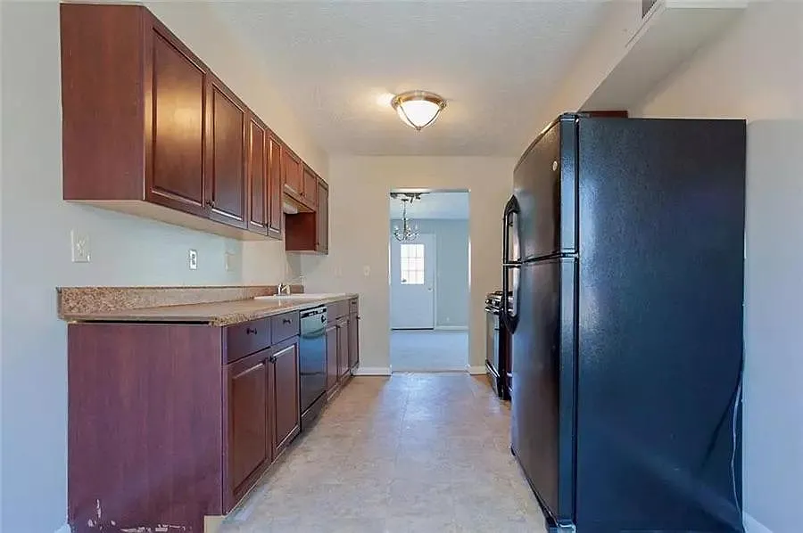 2637 Lantern Ln — Photo 2