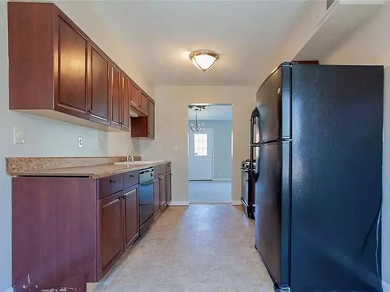 2637 Lantern Ln — Photo 2