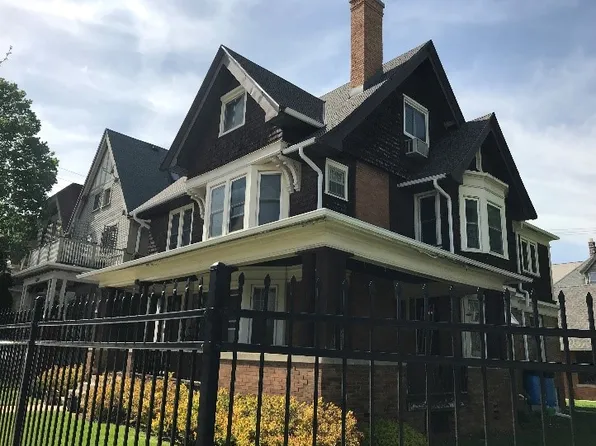 4704 W Lloyd St, Milwaukee, WI 53208