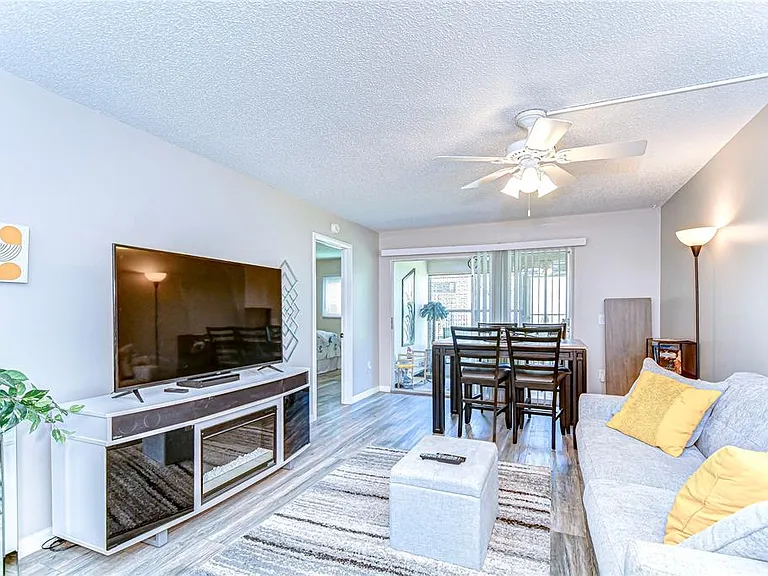 13870 Oakwood Ln — Photo 11