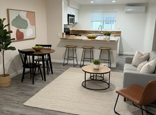 7038 Alabama Ave APT 102, Canoga Park, CA 91303