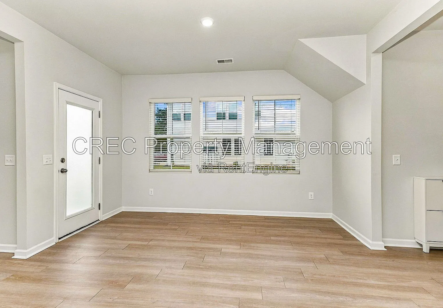 4 bed, 3.0 bath, 2226 sqft, $2,275 — Photo 4
