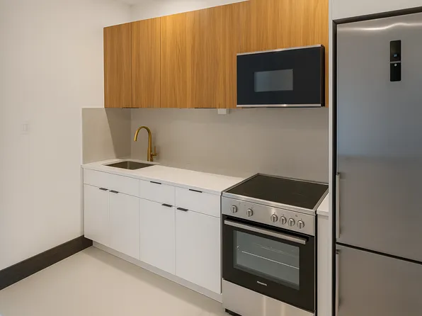 118 Tompkins Avenue image 2 of 8