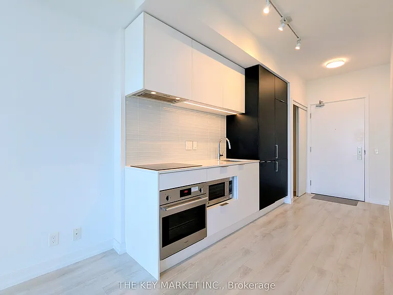 33 Helendale Ave #1511 — Photo 11