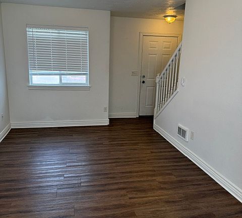 4th image of 834 Saturn Ave Unit 2