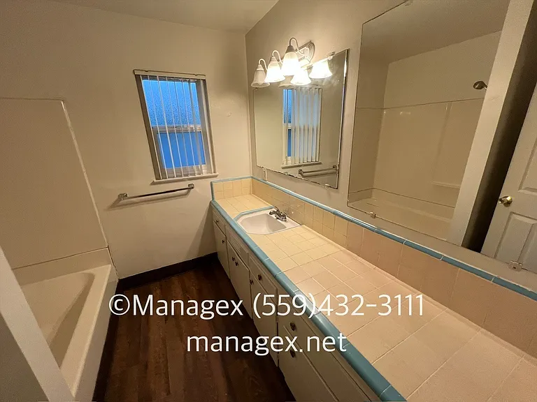 2836 N Cedar Ave — Photo 12