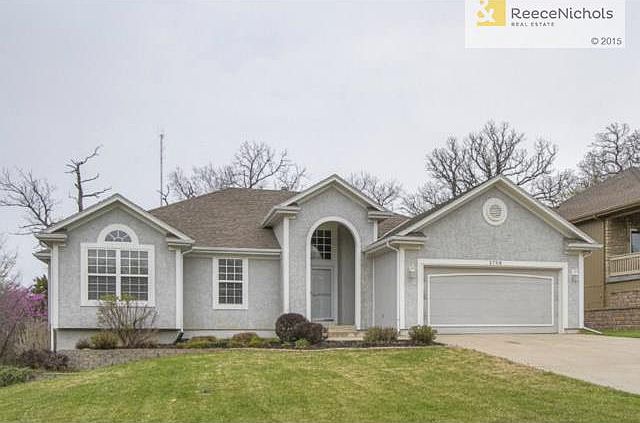 True Ranch with stucco front exterior