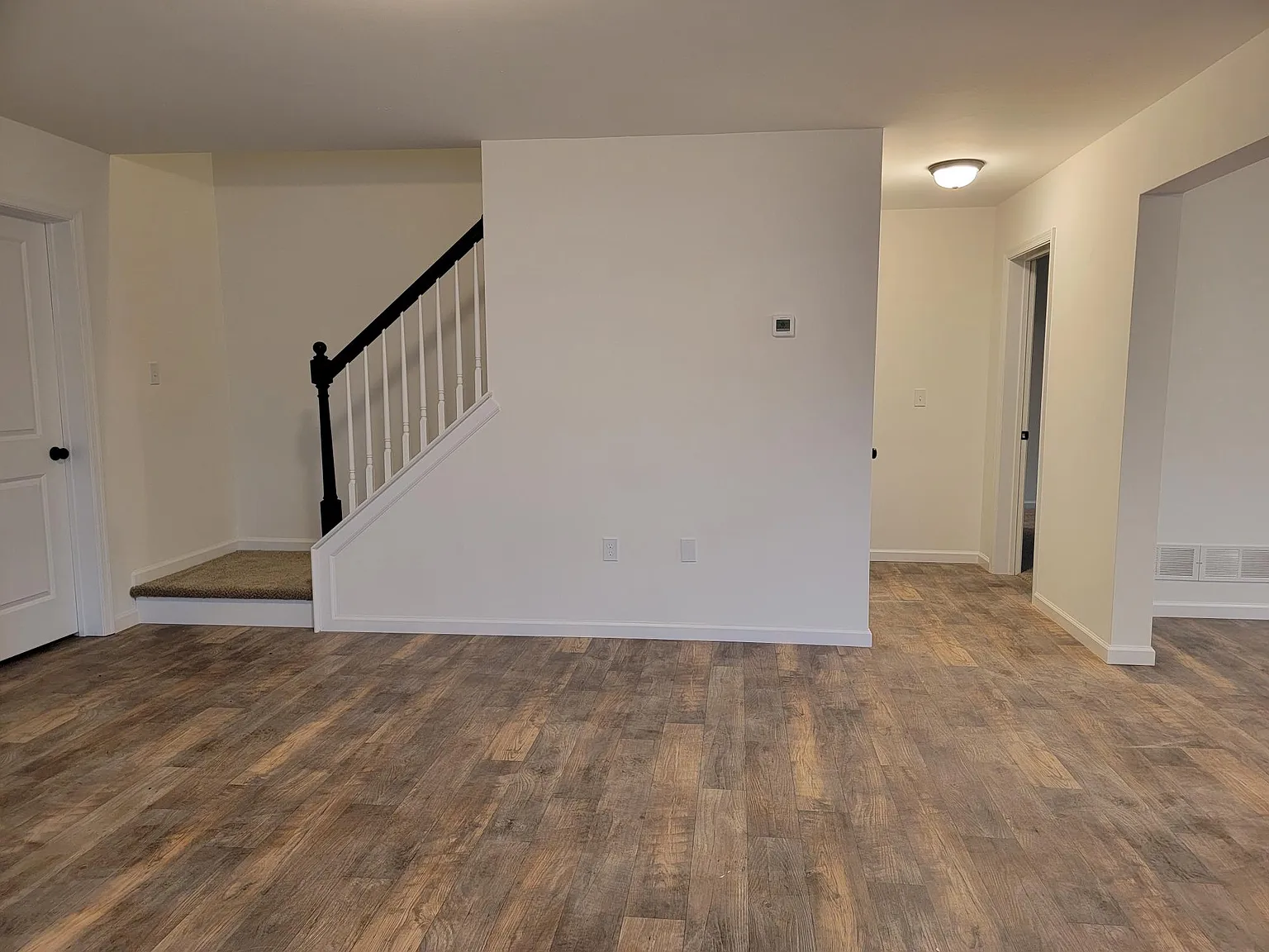 3 bed, 2.5 bath, 1689 sqft, $2,195 — Photo 3