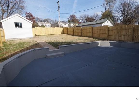 2nd image of 6479 Lloyd Ave