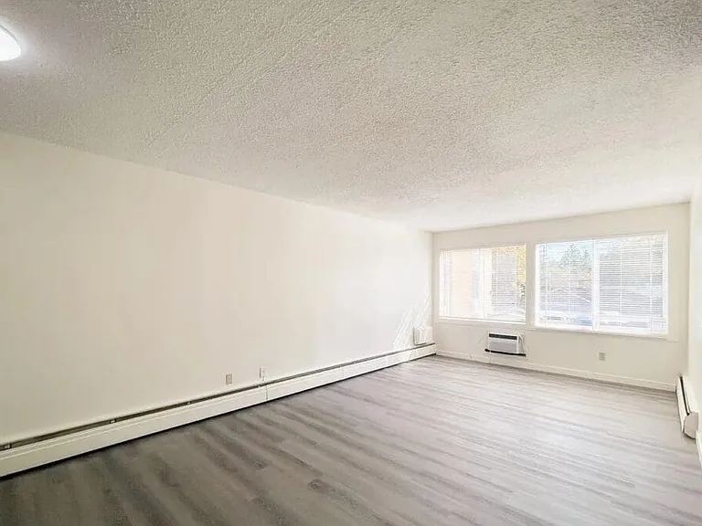 133 Davidson Cres — Photo 3