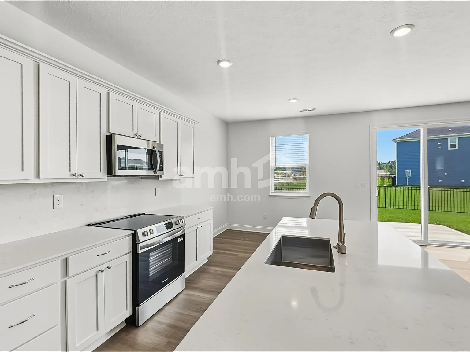 4 bed, 2.5 bath, 2018 sqft, $2,675 — Photo 3