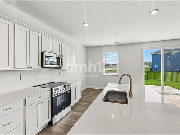3rd image of 93 Shady Elm Ln