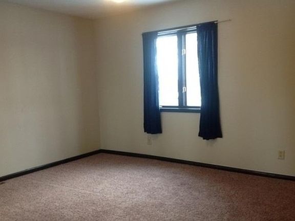 3rd image of 31555 Northfield Blvd
