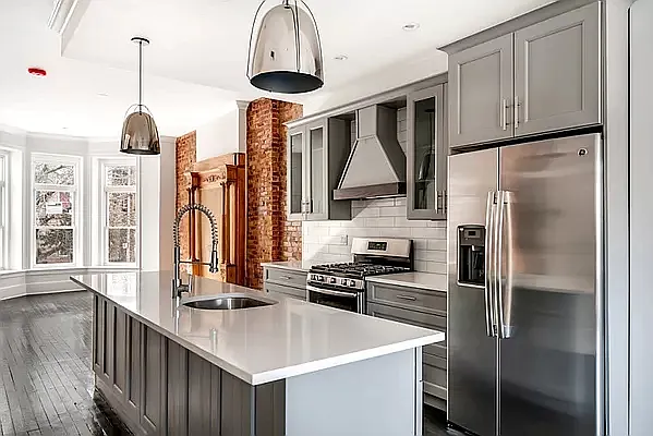 Rented by Compass | media 21