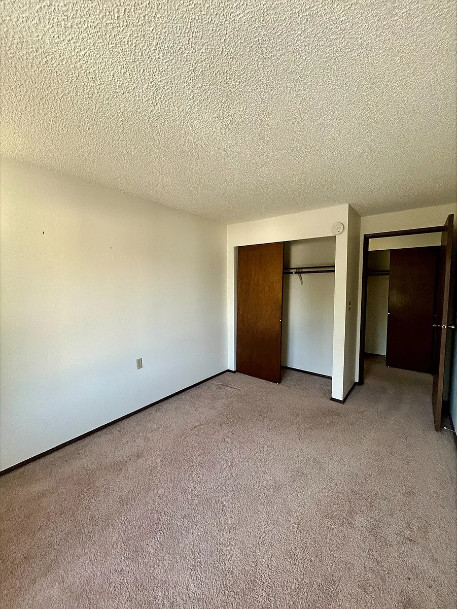 Building Photo - 5775 Golden Eagle Dr