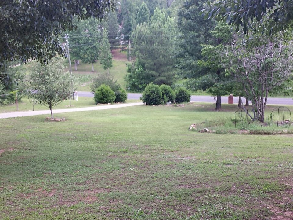 2nd image of 472 Mountain Crest Dr