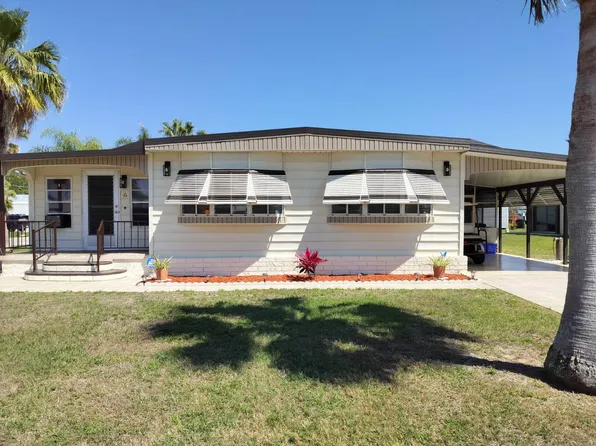 16 Casa Rio Ln, Port Saint Lucie, FL 34952
