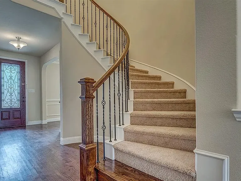 2512 Fountain Gate Dr — Photo 2