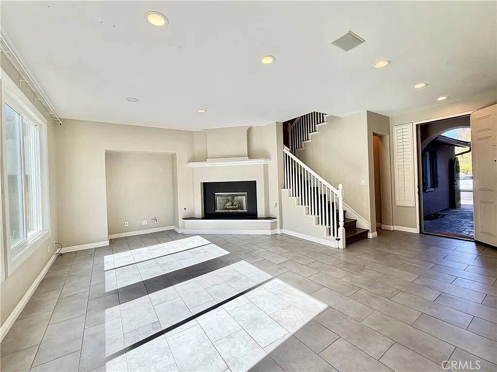 4 bed, 3.5 bath, 2100 sqft, $5,950 — Photo 3