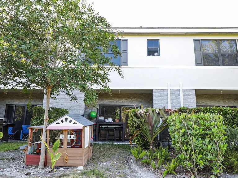 148 SE 5th Ct — Photo 7