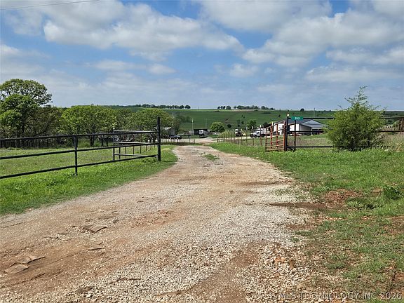 3rd image of 793 Skylar Ln