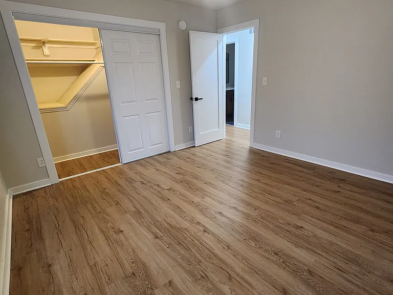 912 Oakcrest Dr #F — Photo 8