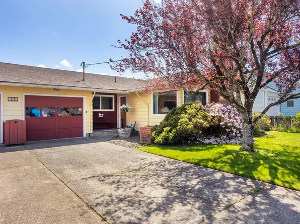 326 NE 11th St, Newport, OR 97365