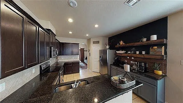 4 bed, 3.5 bath, 2996 sqft, $2,900 — Photo 4