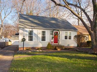 537 Parkside Dr, Bay Village, OH