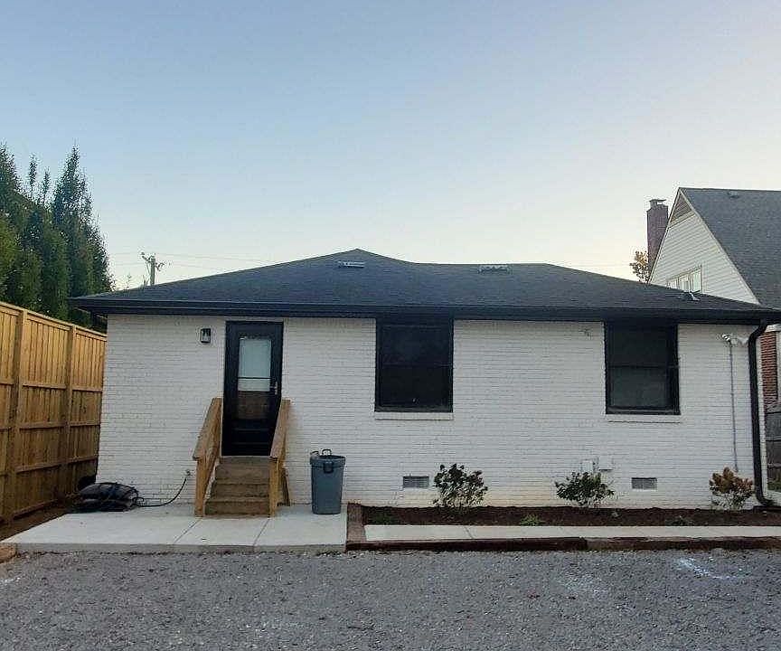 1st image of 1512B Sweetbriar Ave