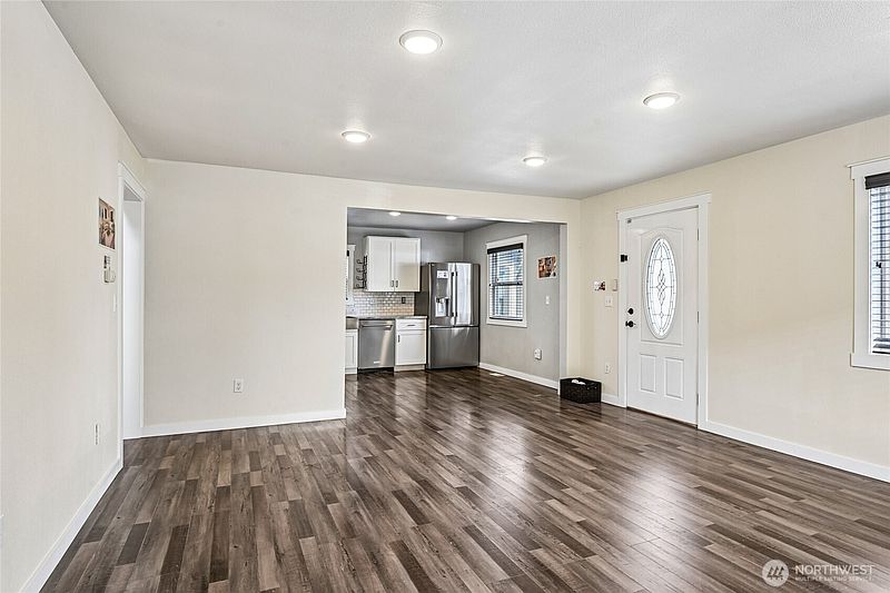 3rd image of 1204 4th Avenue SE
