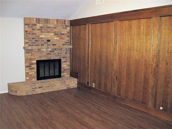 4th image of 801 Red Bud Dr