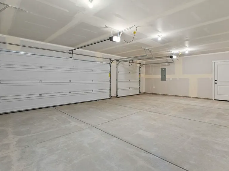 893 NE Laurel Springs Dr — Photo 8