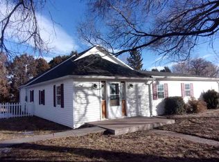 401 1/2 Maple St, Sutherland, NE 69165