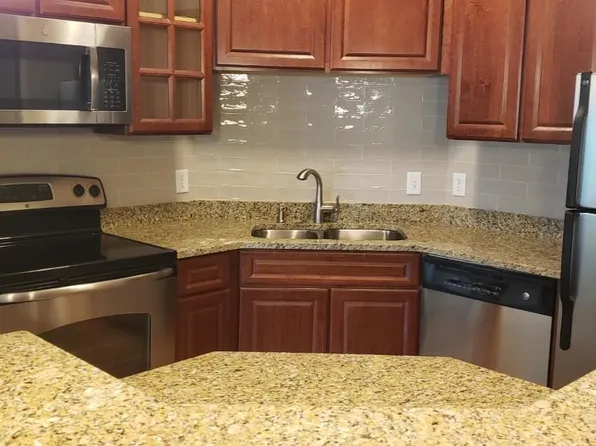 649 Old Highway 8 NW APT 203, New Brighton, MN 55112