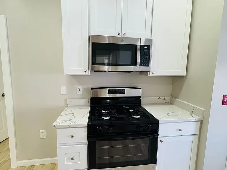 53-55 Henry St #57 — Photo 5