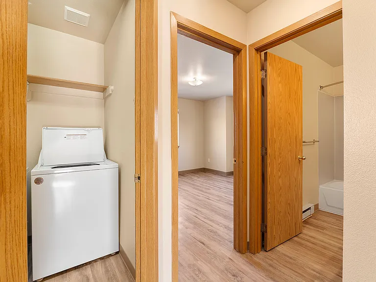 Ashton Apartments — Photo 68