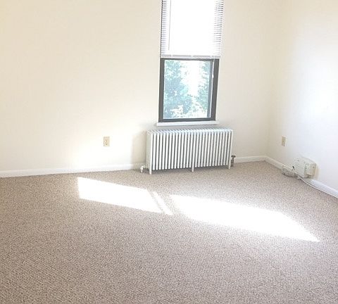 4th image of 25 Lawrence Ave #2