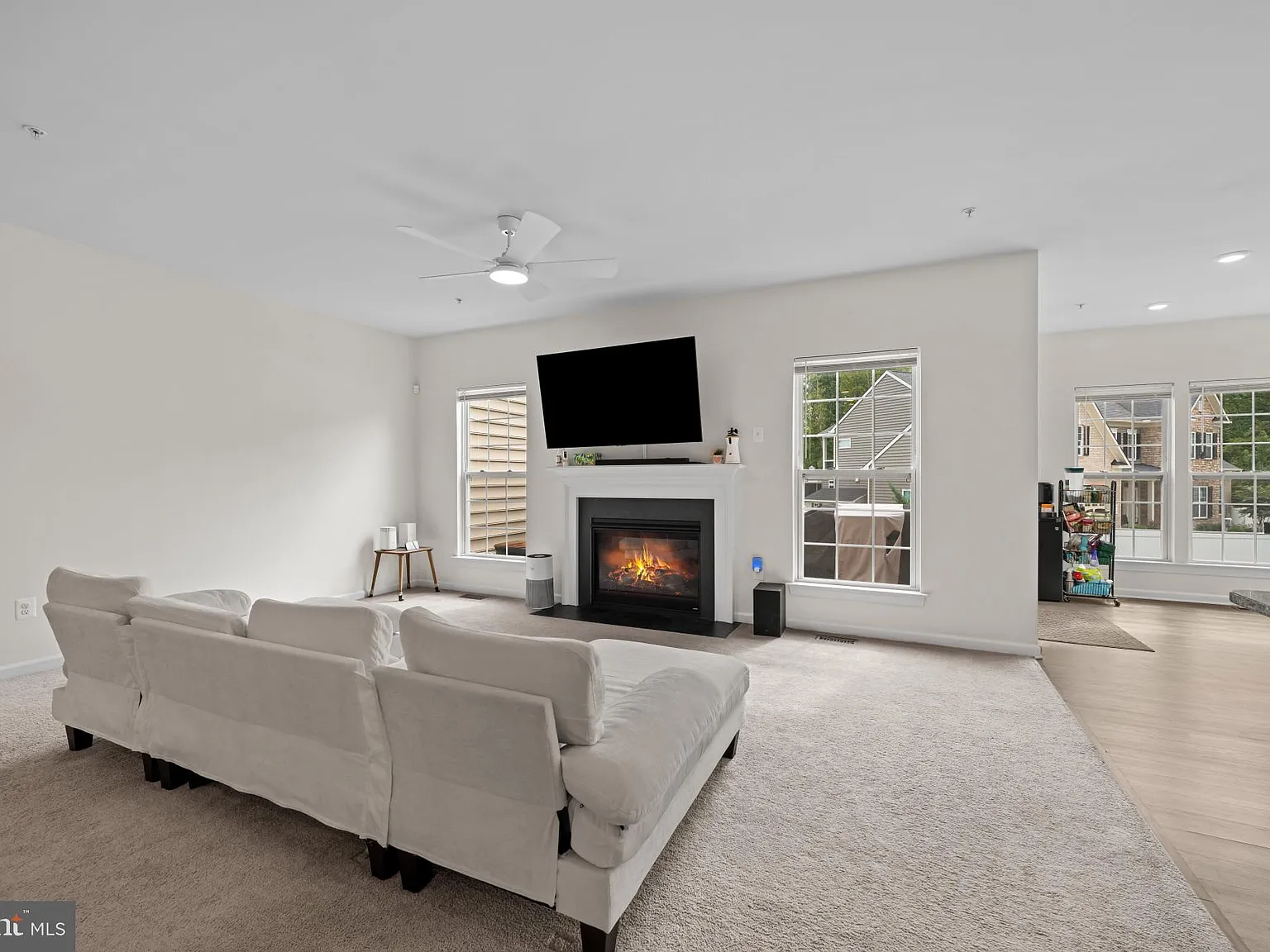 4 bed, 3.0 bath, 1939 sqft, $4,600 — Photo 4
