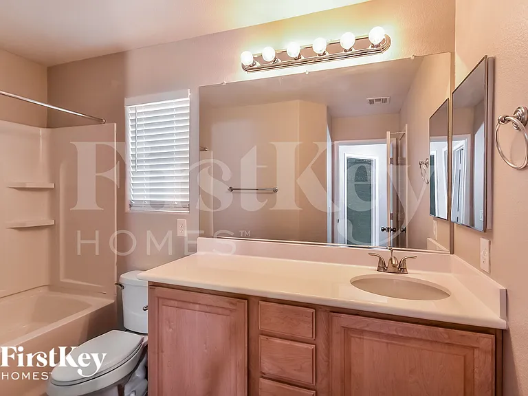 452 Redruth Dr — Photo 12