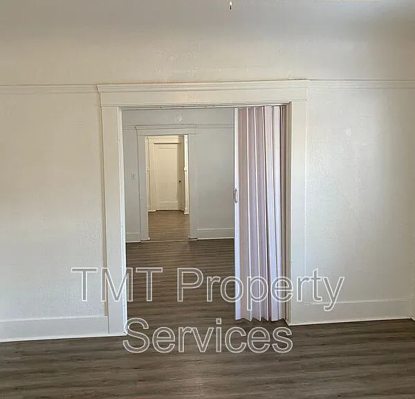 202-208 W Oak St #208 W OAK STREET — Photo 15