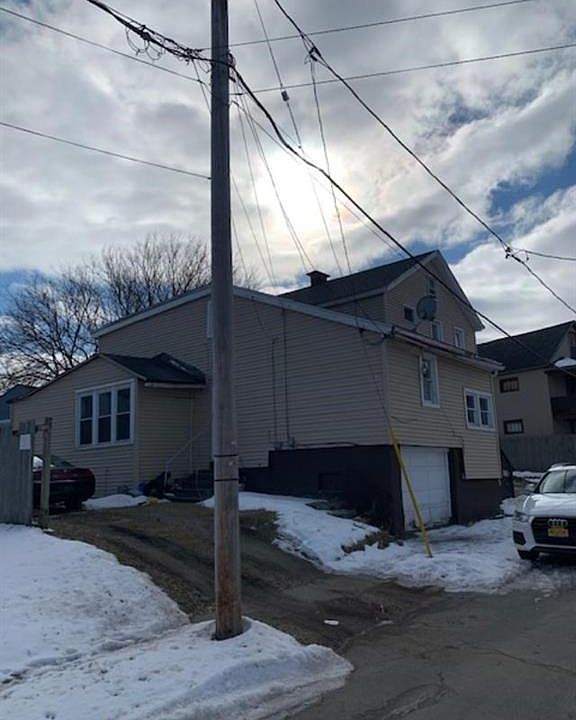 2nd image of 605 Wiley St