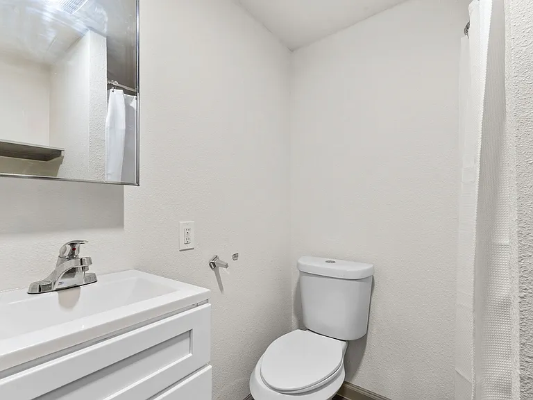 3106 N Zarzamora St — Photo 12