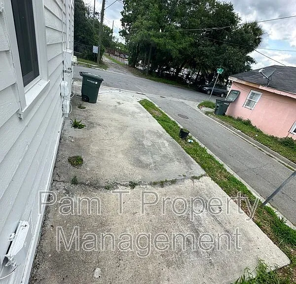 814 Ott St — Photo 12