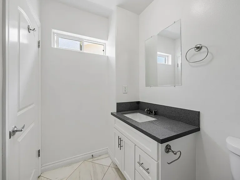 872 N Edgemont St #8721 — Photo 23