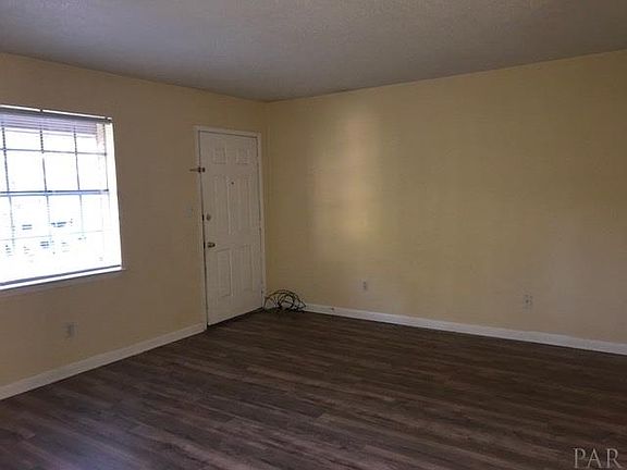 2nd image of 5085 Yacht Harbor Cir