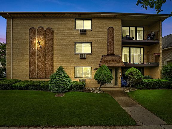 2nd image of 3821 N Narragansett Ave APT 3SW
